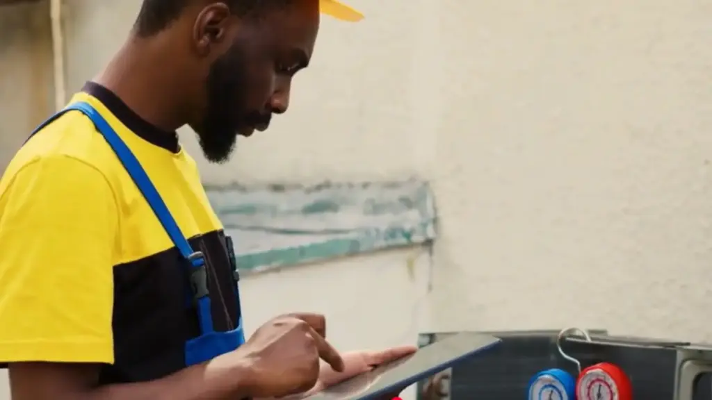 Technician using a tablet while inspectection