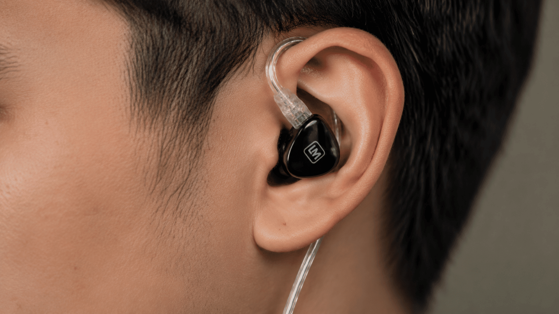 simgot ea500lm wired earphones close-up of earbud in profile in a male ear with simgot logo visible along with the cable wire