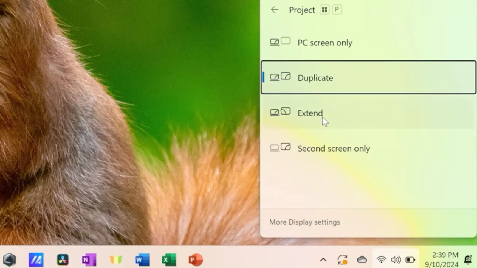 Windows Project menu showing PC screen only, Duplicate, Extend, and Second screen only display options with Duplicate selected