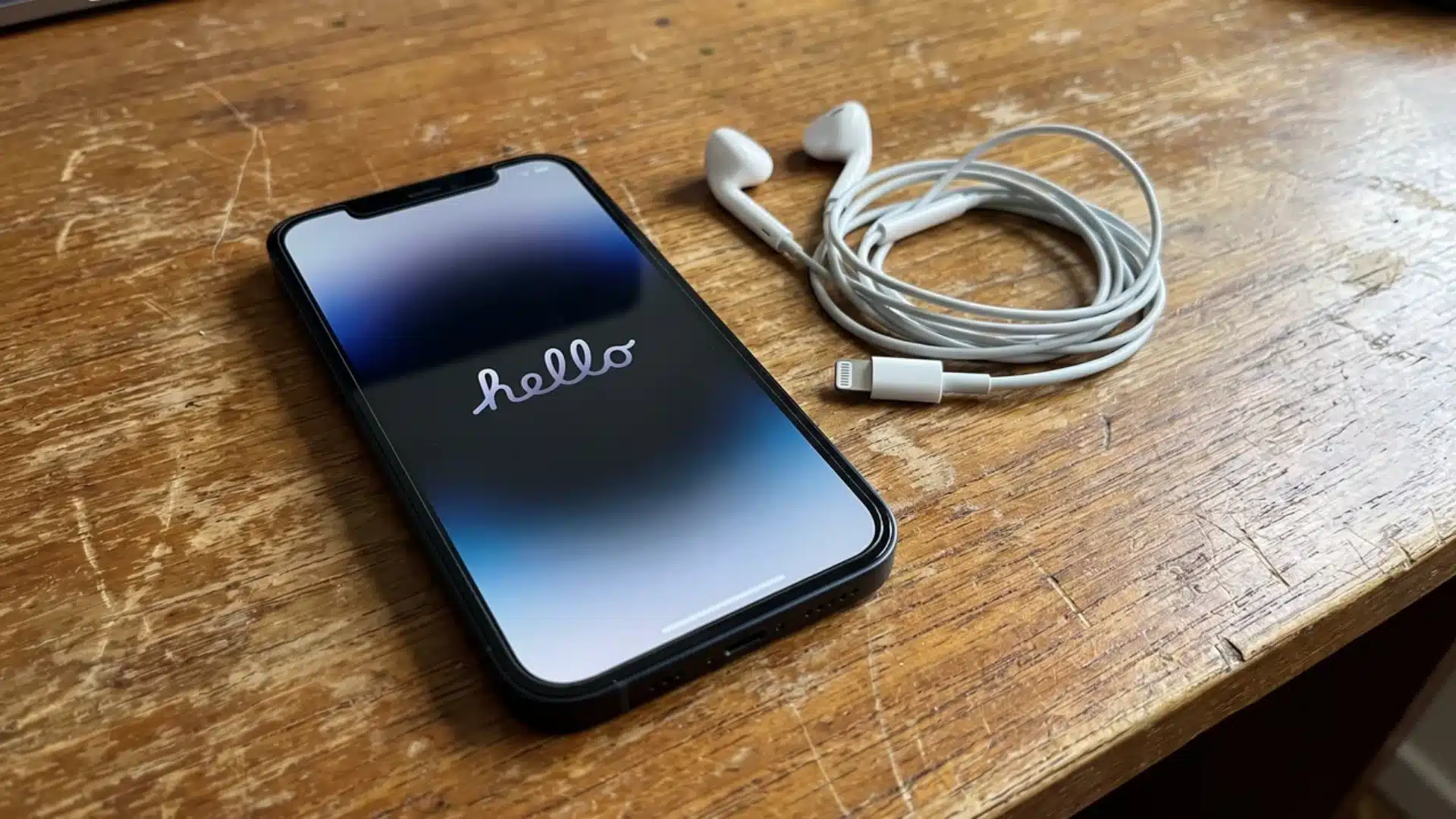 iphone-hello-welcome-screen-with-earphones
